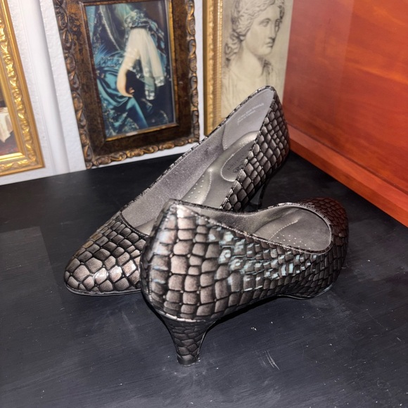 Coach and Four Gray and Black Snakeskin Heels - Picture 3 of 6